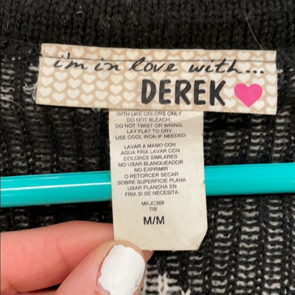 Black & White Sweater - Picture 2 of 3